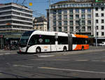 tpg - VanHool Trolleybus  Nr.1616 bei der Haltestelle vor dem Bahnhof in Genf am 27.06.2020