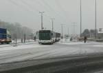 Schnee in Genf: Selten schneit es in Genf, desshalb reichen bereits wenige cm, um den V ins Chaos zu strzen: TPG Citaro II Nr. 170 auf der Linie 23 in Genve-Aroport, 07.12.2012. (Handyfoto) 