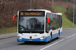 Von der Eisfeldstrasse herkommend fährt Fahrzeug Nummer 92 der Verkehrsbetriebe Luzern auf der Linie 21 am 28.11.19 in Richtung Kriens Busschleife via St.
