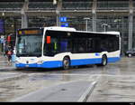 VBL - Mercedes Citaro Nr.91  LU 202615 in Luzern unterwegs auf der Linie 14 bei Regen vor dem Bahnhof am 01.04.2024