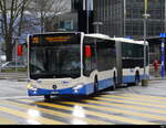 VBL - Mercedes Citaro Nr.192  LU 15502 in Luzern unterwegs auf der Linie 20 bei Regen vor dem Bahnhof am 01.04.2024