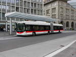 VBSG - Trolleybus Nr.175 unterwegs auf der Linie 3 vor dem Bahnhof bei den Bushaltestellen in St.Gallen am 09.03.2018