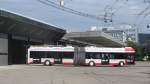 Am 4.9.2014 verlässt Solaris Trollino Nr. 171 den Erweiterungs-Anbau im Depot Grüzefeld. Weil die bestehende hintere Depothalle (mit den Fahrleitungen) noch erneuert wird, muss mit dem Hilfsantrieb gefahren werden. Für den 26.9.2015 lädt Stadtbus Winterthur zum  Tag der offenen Tore  ein.
