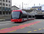 Stadtbus Winterthur - Hess Trolleybus Nr.411 unterwegs auf der Linie 1 bei der zufahrt zu den Bushaltestellen vor dem Bahnhof in Winterthur am 11.02.2024