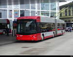 Stadtbus Winterthur - Hess Trolleybus Nr.113 unterwegs auf der Linie 2 bei den Bushaltestellen vor dem Bahnhof in Winterthur am 11.02.2024
