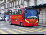 Geneva Sightseeing Tours  Roter Mercedes Unvi  GE 962701 unterwegs in der Stadt in Genf am 24.03.2024