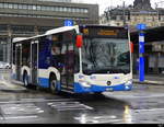 VBL - Mercedes Citaro Nr.621  LU 1514 in Luzern unterwegs auf der Linie 11 bei Regen vor dem Bahnhof am 01.04.2024