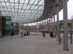 hamburg Der Busbahnhof am Hamburger Hauptbahnhof. Von hier kommt man direkt zu den U-Bahnlinien U1 und U3, au�erdem zum Hauptbahnhof. Die Aufnahme hab ich am 8.2.07 gemacht