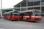 biel-bienne Die beiden Volvo/R&J B10MA Nr. 63 und 70 vor dem Depot der VB. (1.6.2008)