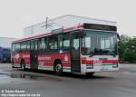saarbrucken 07.06.08: Den SB-RV 355, ein O 405 N� aus dem Jahr 1995, habe ich zuf�llig entdeckt beim pausieren in Saarbr�cken. Der Wagen ist beschildert mit 'R 10 Saarb�cken �ber Flughafen' - seine letzte Fahrt f�hrte ihn also von Blieskasze hier her. Er tr�gt noch die alte Werbung der Sparkasse Neunkirchen. Sehr sch�n zu erkennen: die Klimaanlage von WEBASTO.