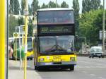 berlin Betriebshalt am Rathaus Spandau. Hier der 237 nach Staaken. Aufgenommen am 07.06.2008