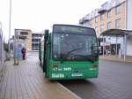 speyer Ein VanHool A308 der Firma Merl steht auf der Linie 565 ('Shuttle') am Speyrer Bahnhof. Aufgenommen am 09.03.07! Der Shuttle ist der einzige Bus, der in Speyer durch die Fu�g�ngerzone f�hrt und somit eine Art 'Einkaufsbus'