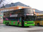 private-busunternehmen Doppelstockbus der Fa. WINTEREDER-Busreisen hat am alten Busbahnhof in RIED i.I. gerade Reisende aufgenommen.