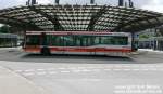 herten-vestische-strasenbahnen-gmbh City Express der Vestischen am neuen Busbahnhof in Recklinghausen. der Busbahnhof vor dem Hauptbahnhof wurde vor einigen Jahren modernisiert und kundenfreundlich �berdacht. Die moderne Architektur ist meiner Meinung nach sehr gelungen. Sie hat nur einen kleinen Nachteil: Das Foto zeigt den Busbahnhof von Westen und hier trifft man manchmal Ortsunkundige, die fragen, wo denn der Bahnhof ist. Genau dahinter, man sieht ihn nur nicht mehr so gut wie fr�her.