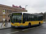 mercedes-benz-o-530-i-citaro B-V 1477 der BVG vor dem Biesdorf-Center am 18.3.2007