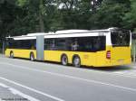 Ein nagelneuer Mercedes-Benz CapaCity, der zu versuchszwecken mit 4 Fahrzeugen ...