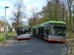 Solaris Urbino Neu und alt auf einem Bild am 13.4.07. Links ein Urbino 12 als Buslinie 137 zum Spannhagengarten, Rechts ein O530 G als Buslinie 127 nach Lahe