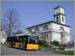 Postauto Volvo Postauto vor der Kirche Heiden am Postplatz. (19.04.2007)