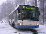 luzern Der Scania/Hess N 94 UB  Nr. 613 bei Schneefall an der Station Oberg�tsch.