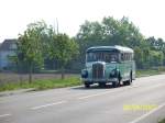 Mercedes-Benz Mercedes Oldtimerbus kurz nach Neulu�heim. . Der Bus nahm an der Ausfahrt des Busoldtimertreffs von Sinsheim nach Speyer und anschlie�end wieder nach Sinsheim teil. Organisiert wurde das treffen von den Technik Museen Sinsheim und Speyer.