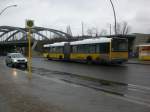 berlin Solaris Urbino auf der Linie M27 am S+U Bahnhof Pankow.
