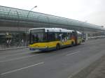 berlin Solaris Urbino auf der Linie X33 nach M�rkisches Viertel Wilhemsruher Damm am S-Bahnhof Spandau.