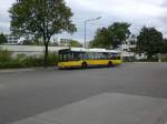 berlin MAN Niederflurbus 2. Generation auf der Linie 221 nach U-Bahnhof Leopoldplatz an der Haltestelle M�rkisches Viertel Bernhauser Ring.