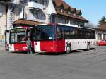Fribourg tpf - Fototermin mit dem Volvo 8700 Nr.5 FR 300258 und dem Mercedes Citaro Nr.79 FR 300348 sowie dem Chauffeur des Citaros bei der Haltestelle vor dem Bahnhof in Romont am 28.02.2009