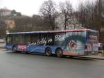 Setra S 300er-Serie NF WSF-VV15, ein Setra S319NF, an den Bushaltestellen in der Leipziger Stra�e in Wei�enfels. Die Haltstellen geh�ren noch zum Busbahnhof von Wei�enfels. Der Bus tr�gt eine f�r mich neue Werbung f�r Simon-Werbung. Aufgenommen am 06.03.2009 .