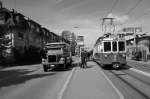 verkehrsbetriebe-zurich-vbz Begegnungen an der Haltestelle. Museumstriebwagen der Forchbahn und Museumsbus der VBZ (Saurer). Aufgenommen am Tag der offenen T�r im Alten Z�rcher Trammuseum. 29.09.2002