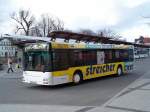 MAN Niederflurbus 2. Generation Das Streckennetz besteht aus 10 Linien. 3 davon bleibein Villingen, 3 weitere kehren in Schwenningen, und vier verbinden die 2 St�dten.
Hier Wagen 21, ein NL 223, am Bahnhof Villingen.