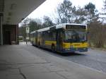 mercedes-benz-o-405-n-niederflur-stadtversion Mercedes-Benz O 405 N (Niederflur-Stadtversion) auf der Linie 130 nach Waldkrankenhaus Spandau am U-Bahnhof Ruhleben.