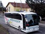mercedes-benz-o-580-travego MB-Travego der Fa.Weidinger bringt die Bahnfahrg�ste im Schienenersatzverkehr Richtung Neumarkt-Kallham;090327