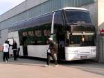 Neoplan Skyliner NEOPLAN-skyliner bringt die Spieler des SC-ALTACH anl�sslich des Bundesligaspieles vor das FILL-Metallbaustadion; 090321 