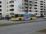 mercedes-benz-o-405-n-niederflur-stadtversion Mercedes-Benz O 405 N (Niederflur-Stadtversion) auf der Linie 373 nach Gropiusstadt Hugo-Heinemann-Ring an der Haltestelle Gropiusstadt Lipschitzallee/Fritz-Erler-Allee.