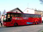 Van Hool T9 VANHOOL(T917Astron) der Fa.Fr�ch-Reisen hat soeben Fahrg�ste im Schienenersatzverkehr zum Bhf. Ried i.I. gebracht;090405
