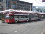 winterthur Mercedes O405GTZ Nr. 160 am 20.4.09 beim Hauptbahnhof auf der Linie 2 nach Seen. Leider erhalten nun immer mehr GTZ ein neues Rollband, wo man wegen der Schriftgr�sse nicht mehr sofort erkennt, wohin der Bus f�hrt...