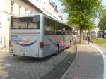 setra-s-300er-serie WSF-VV66, ein UL-Setra der 300er Serie, am 24.04.2009 auf dem Busbahnhof in Wei�enfels. Er kam gerade aus Hohenm�lsen auf der Linie 801 und ist �ber Webau gefahren. Hier hat er gerade seine Fahrg�ste entlassen und sucht sich ein Pl�tzchen zum Pausemachen.