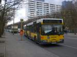 mercedes-benz-o-405-n-niederflur-stadtversion Mercedes-Benz O 405 N (Niederflur-Stadtversion) auf der Linie X33 nach M�rkisches Viertel Wilhemsruher Damm an der Haltestelle M�rkisches Viertel Wilhemsruher Damm/Treuenbrietzener Stra�e.