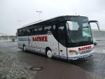 setra-s-400er-serie-comfort-class Setra-Reisebus wartet auf seinen n�chsten Einsatz am Passagierkai Warnem�nde.Aufgenommen am 04.06.09 um 18.10 Uhr