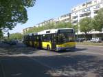 berlin Solaris Urbino auf Betriebsfahrt nahe vom U-Bahnhof Richard-Wagner-Platz.