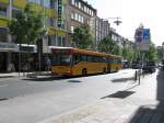 mercedes-benz-o-405-n-niederflur-stadtversion Am 02.06.'09 f�hrt ein Mercedes Bus die Schuhstra�e in Hildesheim hoch, um gleich an der gleichnamigen Haltestelle zu halten