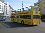 berlin MAN-Doppeldecker Sightseeing-Bus am U-Bahnhof Adenauerplatz.
