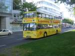 berlin MAN-Doppeldecker Sightseeing-Bus am U-Bahnhof Adenauerplatz.