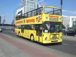 berlin MAN-Doppeldecker Sightseeing-Bus am S+U Bahnhof Potsdamer Platz.
