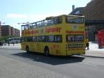 berlin MAN-Doppeldecker Sightseeing-Bus am S+U Bahnhof Potsdamer Platz.