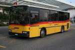 Postauto PU Zurfluh, Pfaffnau, LU 15'099 (Volvo/Lauber B6B) am 11.10.2006 am Bahnhof Zofingen. (Inzwischen wurden die PostAutos hier durch SBB-Citaros abgel�st.)
