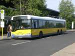 berlin Solaris Urbino auf der Linie 191 nach S-Bahnhof Marzahn am S+U Bahnhof Wuhletal.