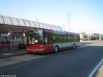 Solaris Urbino Mit dem Wagen 226 war am 13.6.09 ausnahmsweise mal ein �berlandwagen auf der Linie 10. Obwohl der Bus �ber 3 T�ren verf�gt, und somit 'Stadttauglich' w�re, zeigten sich sp�testens am Nachmitag Nachteile, wenn ein Sitzlatzoptimierter Bus auf einer Stadtlinie f�hrt.