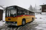 Kt. Graubunden Mittagspause f�r den Skibus in Obersaxen-Meierhof. Am 7.3.2007 war f�r diesen Umlauf noch der NAW/R&J Nr. 16 aus 1991 zust�ndig. 